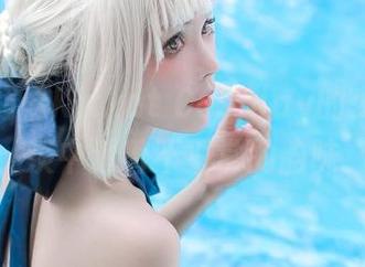 在图库翻看Kitkat Cosplay的少女，平淡中透着不平常的韵味